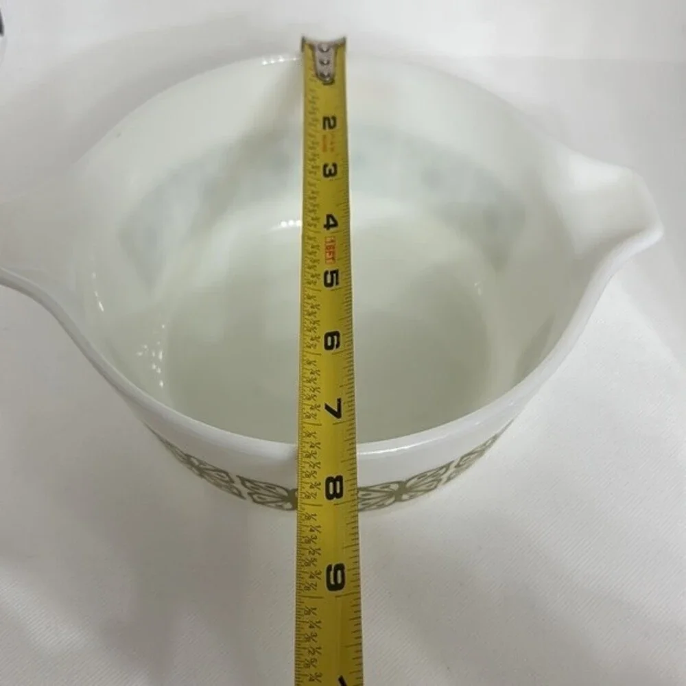 Pyrex Verde Green Cinderella Mixing/Casserole Bowl 474-B #29‎